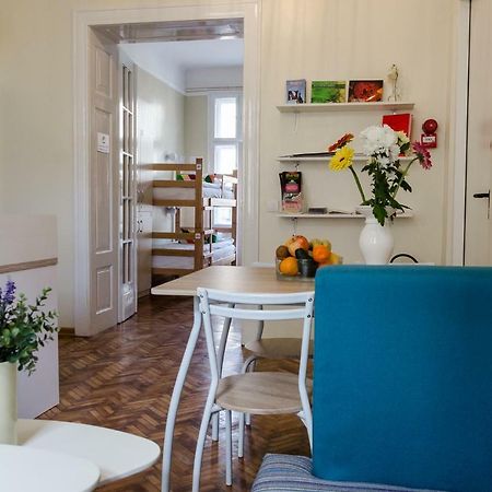 Roommates Hostel Beograd Eksteriør bilde