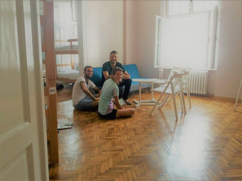 Roommates Hostel Beograd Eksteriør bilde